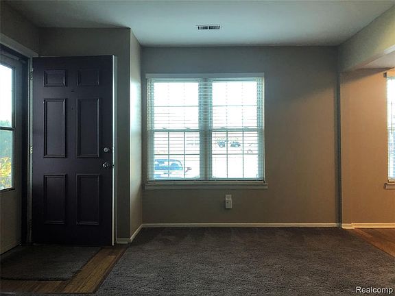 4th image of 39715 Village Wood Ln #379