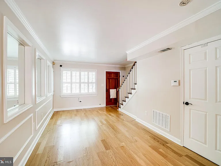 1317 Queen St — Photo 5
