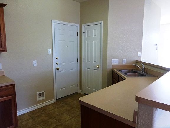 5th image of 640 Meadow Arbor Ln