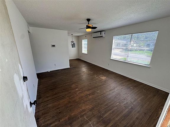 5th image of 460 Pinehill Dr