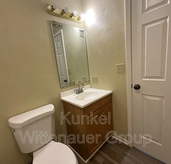 504 Draco Dr — Photo 14
