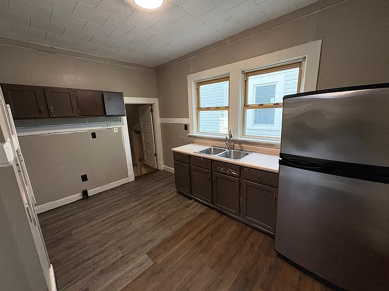 404 Pleasant Ave — Photo 5