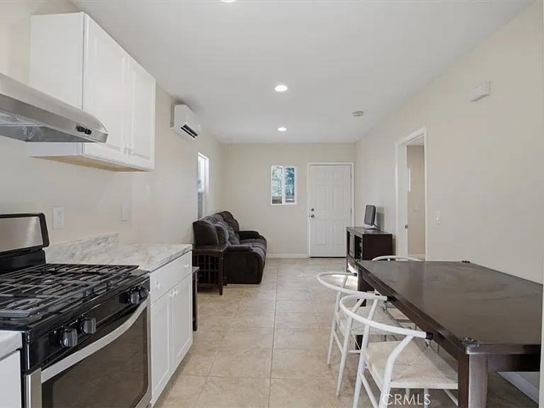 7542 White Oak Ave — Photo 10