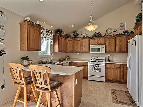 3rd image of 9622 Ivy Ave