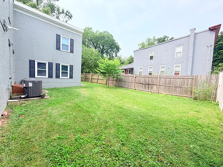 9133 Baltimore St — Photo 24
