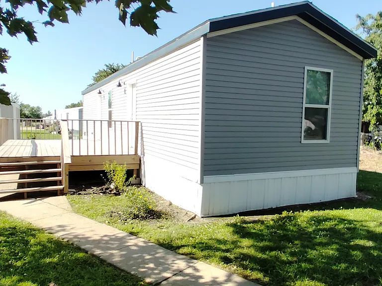 2031 Ridgeway Rd — Photo 1