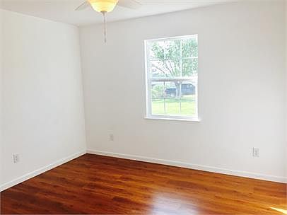 2nd image of 309 Sjena St