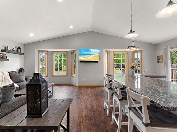3rd image of 804 Heritage Trl