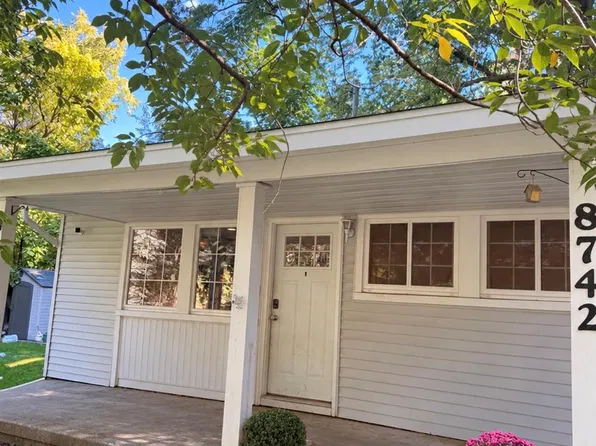 8742 Thendara Blvd, Clarkston, MI 48348