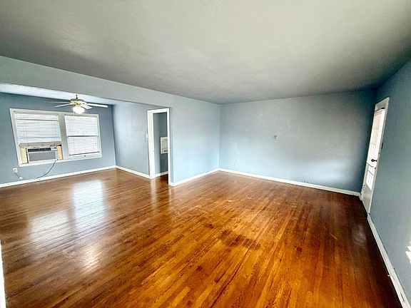3rd image of 463-465 Bryn Mawr Dr #463