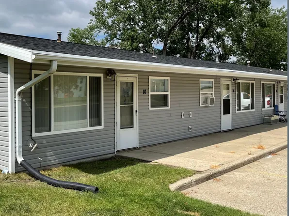 Maple Street 2 Bedroom Apartment with Laundry Hook-ups