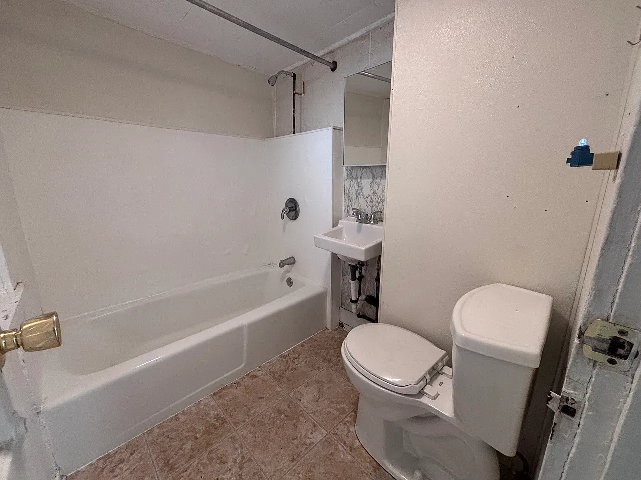 Studio, 900 sqft, $1,400 — Photo 2
