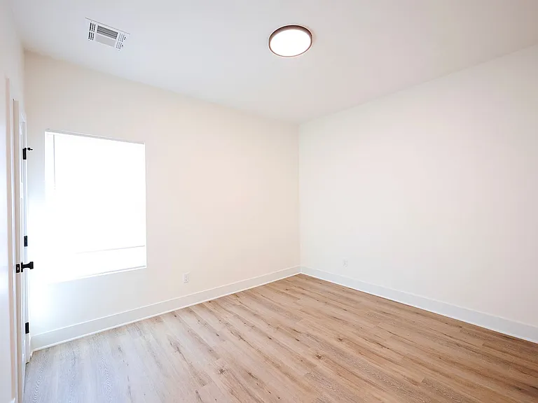 522 E Briarbrook Ln — Photo 11