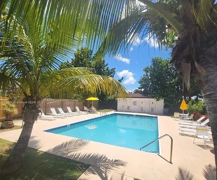 2400 Lena Ln — Photo 2