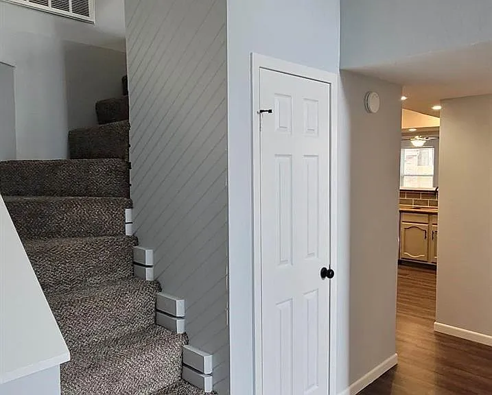 9614 Charter Ridge Dr — Photo 3