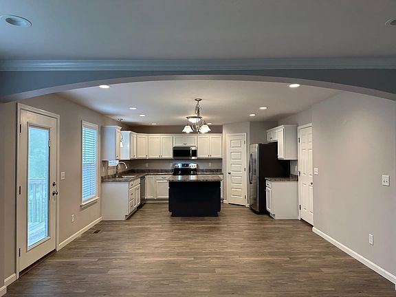 3rd image of 3055 Alderbrook Dr