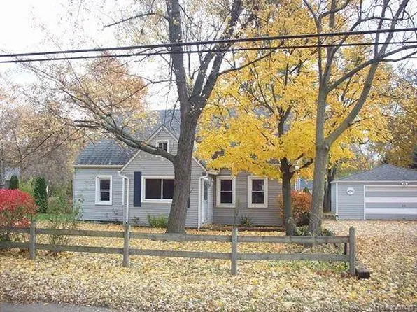 4790 Elizabeth Lake Rd, Waterford, MI 48327