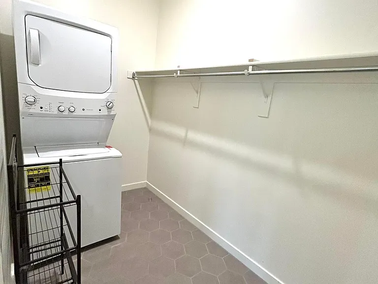 2215 W Harmont Dr — Photo 7