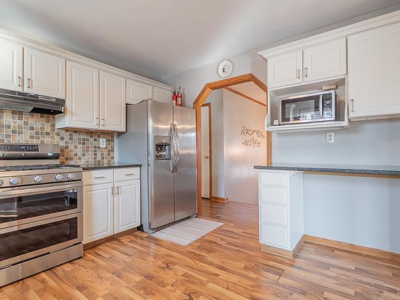 4th image of 2394 Spring St