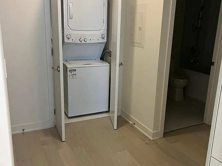 11 Yorkville Ave #2607 — Photo 6
