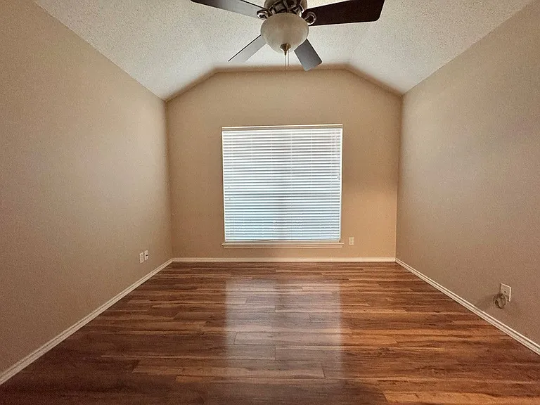 3537 Grandview Dr — Photo 16