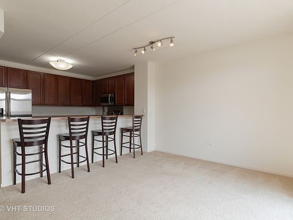 4th image of 656 N Pearson St #406