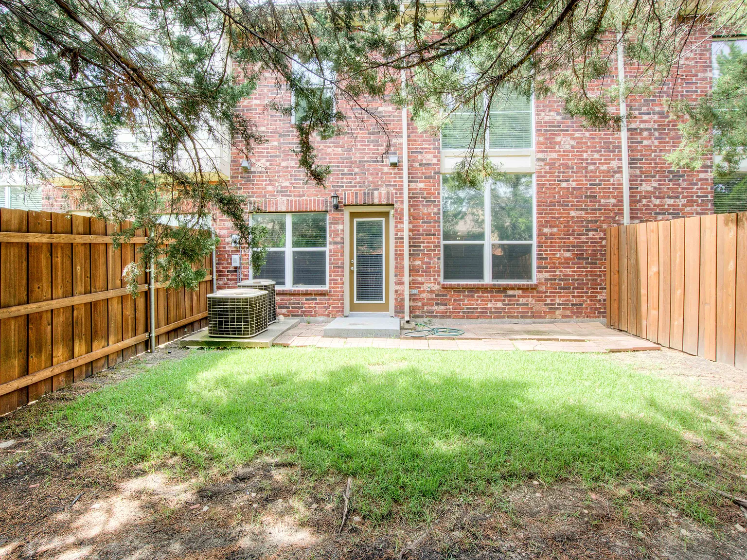 3 bed, 2.5 bath, 1582 sqft, $1,995 — Photo 2
