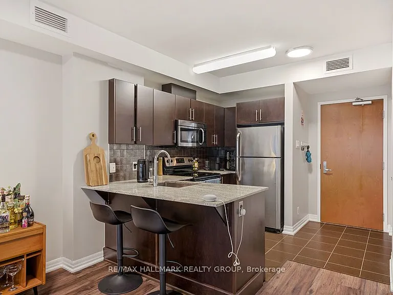 242 Rideau St #1406 — Photo 2