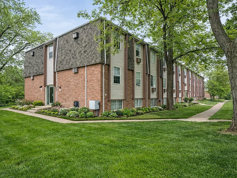 Point Place Apartments — Photo 12
