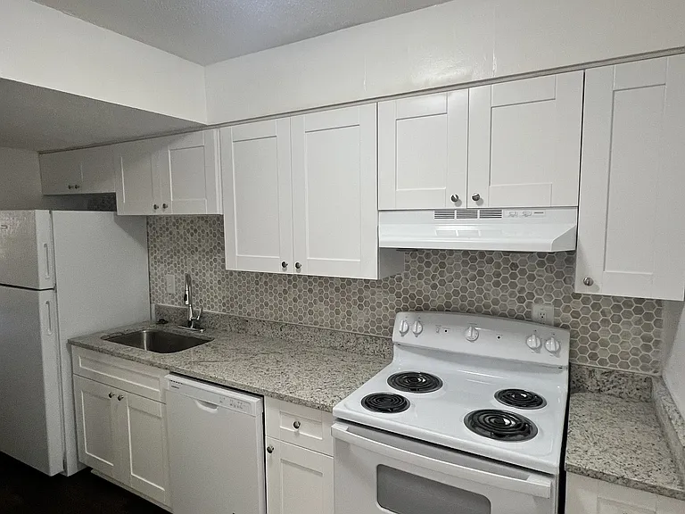 Clarkston Townhomes — Photo 18