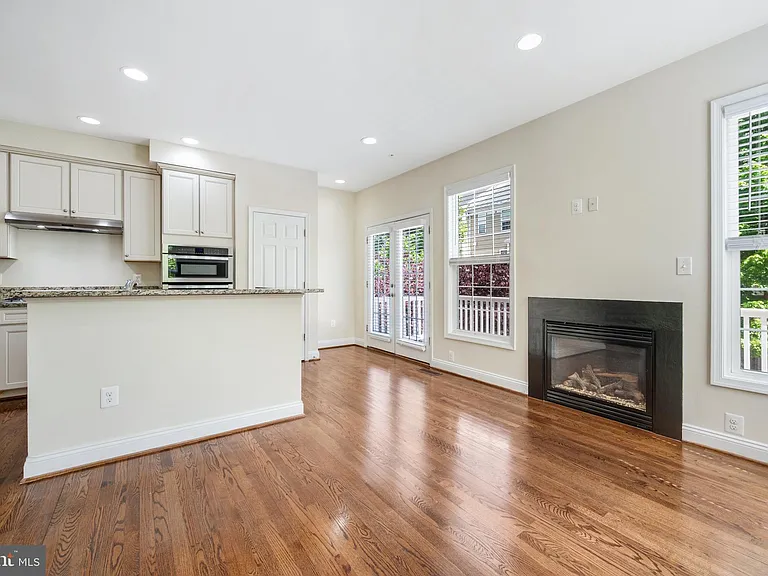 8341 Broderick Cir — Photo 14