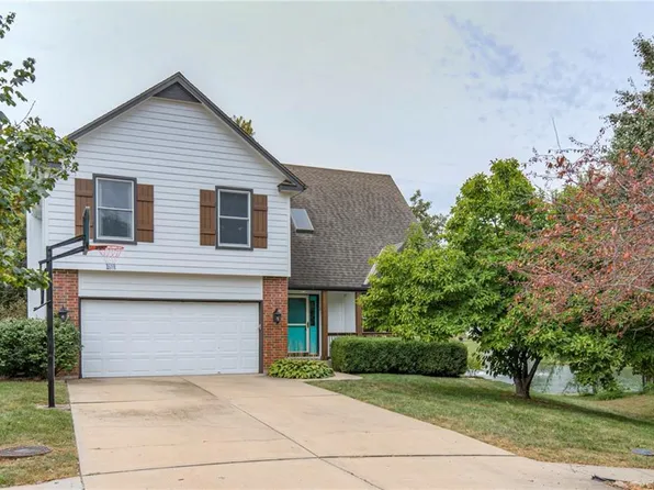 5615 W 158th St, Overland Park, KS 66223
