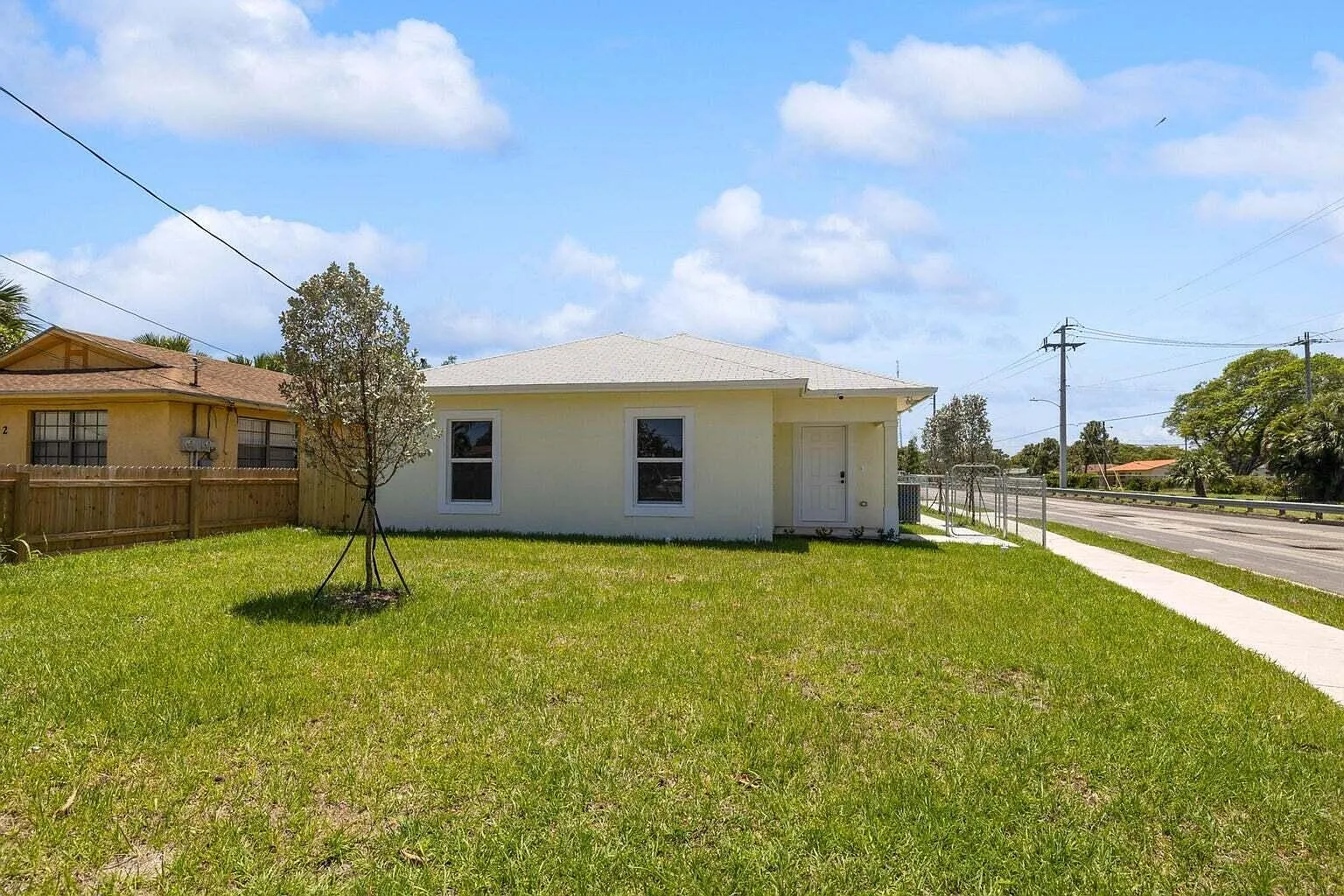 3 bed, 2.0 bath, 1464 sqft, $2,750 — Photo 2