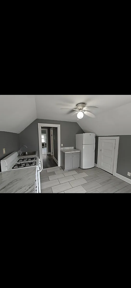 Building Photo - 228 Weequahic Ave #3A