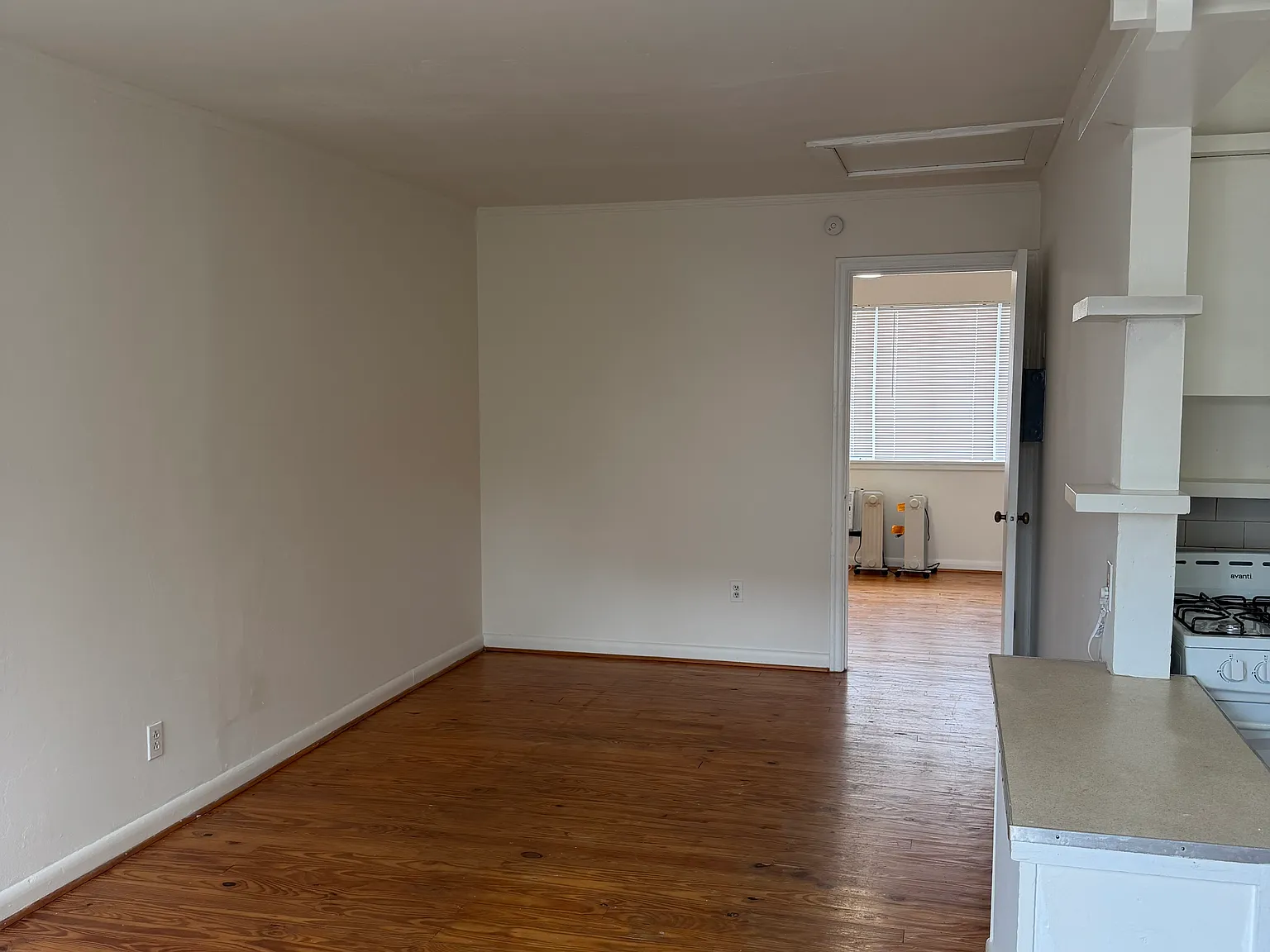 1 bed, 500 sqft, $895 — Photo 3