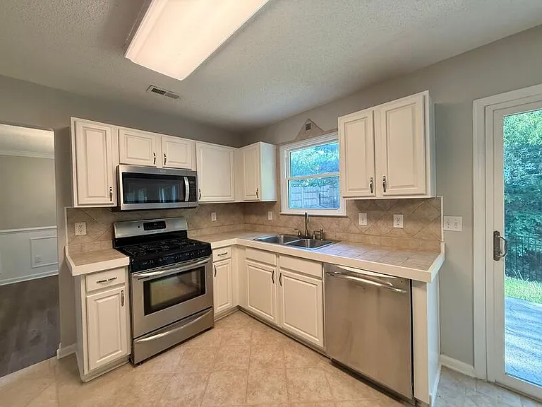 301 Siena Dr — Photo 9