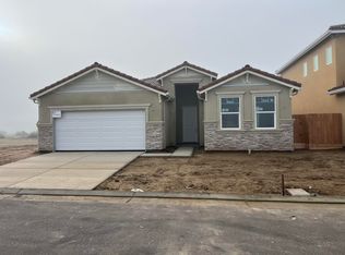 1404 Concord Way, Dinuba, CA