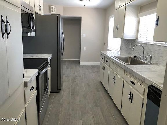4th image of 551 E Manor Dr