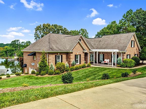 3rd image of 5568 Tanglewood Ln