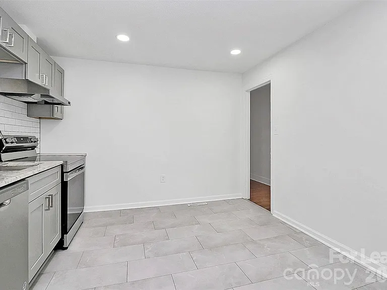405 Pine St — Photo 8