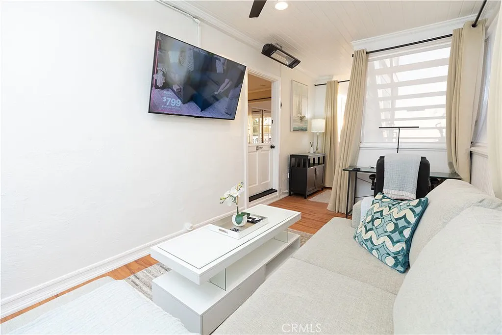1 bed, 400 sqft, $3,995 — Photo 4