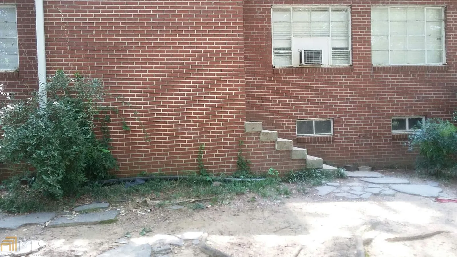 160 Fairburn Rd SW photo 1