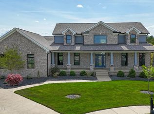 8026 Wooded Ridge Dr, Louisville, KY 40214