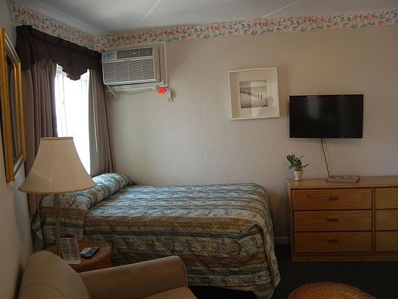 2nd image of 225 E Wildwood Ave #105