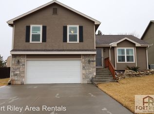 922 Kadence Ln, Junction City, KS 66441