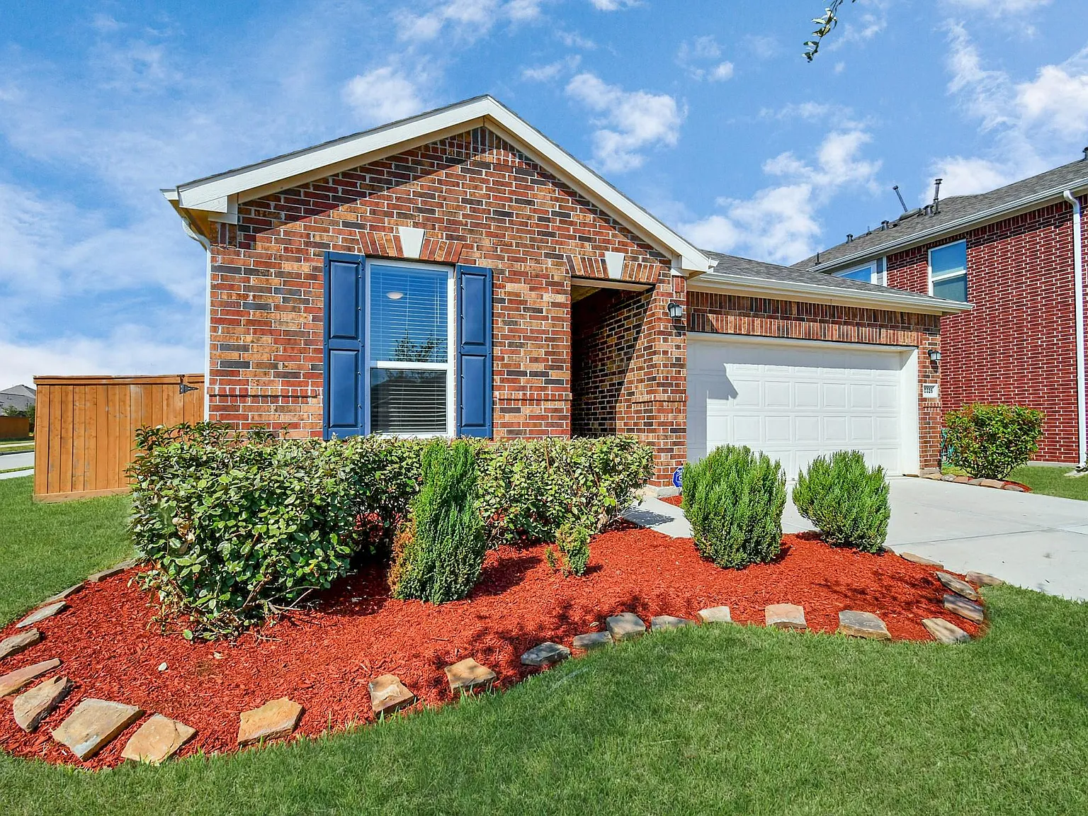 4 bed, 2.0 bath, 2004 sqft, $2,250 — Photo 3