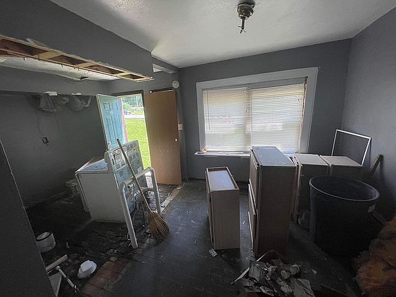 4th image of 1348 Huffman Ave