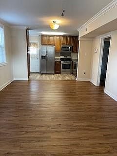 4th image of 135 Atherton Dr