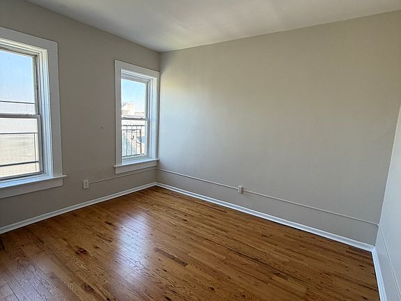 4th image of 220 Roseville Ave #411B