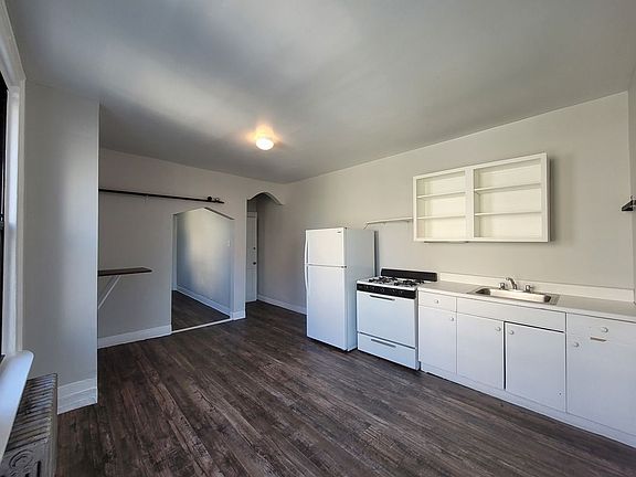 3rd image of 669 Grand St #3RR